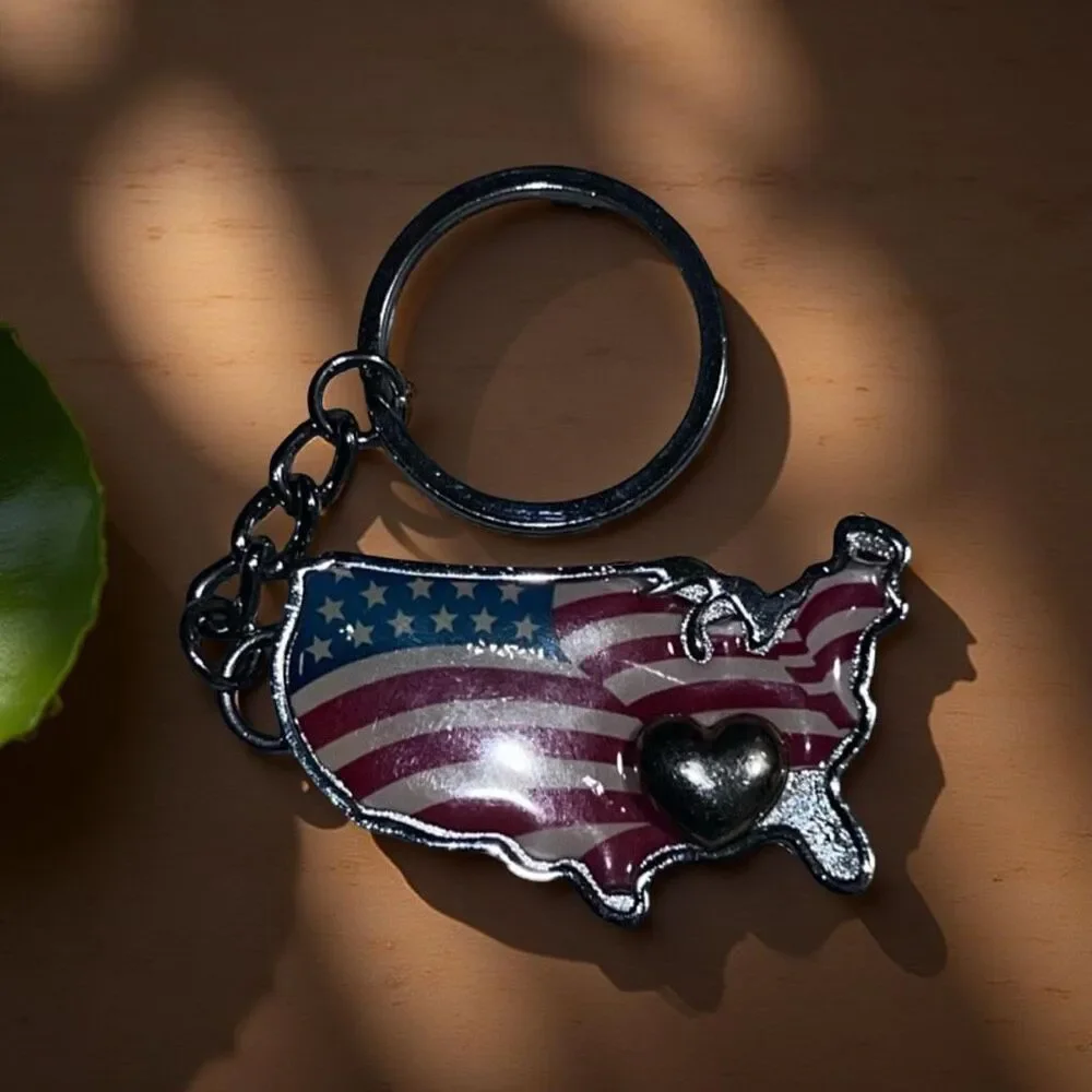 2006 Avon Heart Of America Keychain Keyring United States Flag Patriotic 2” B15